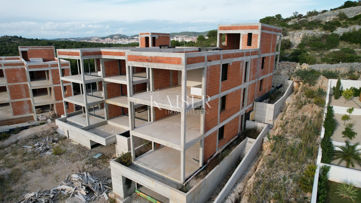 Spazioso appartamento (S1) al piano terra con giardino privato, Mandalina - Šibenik