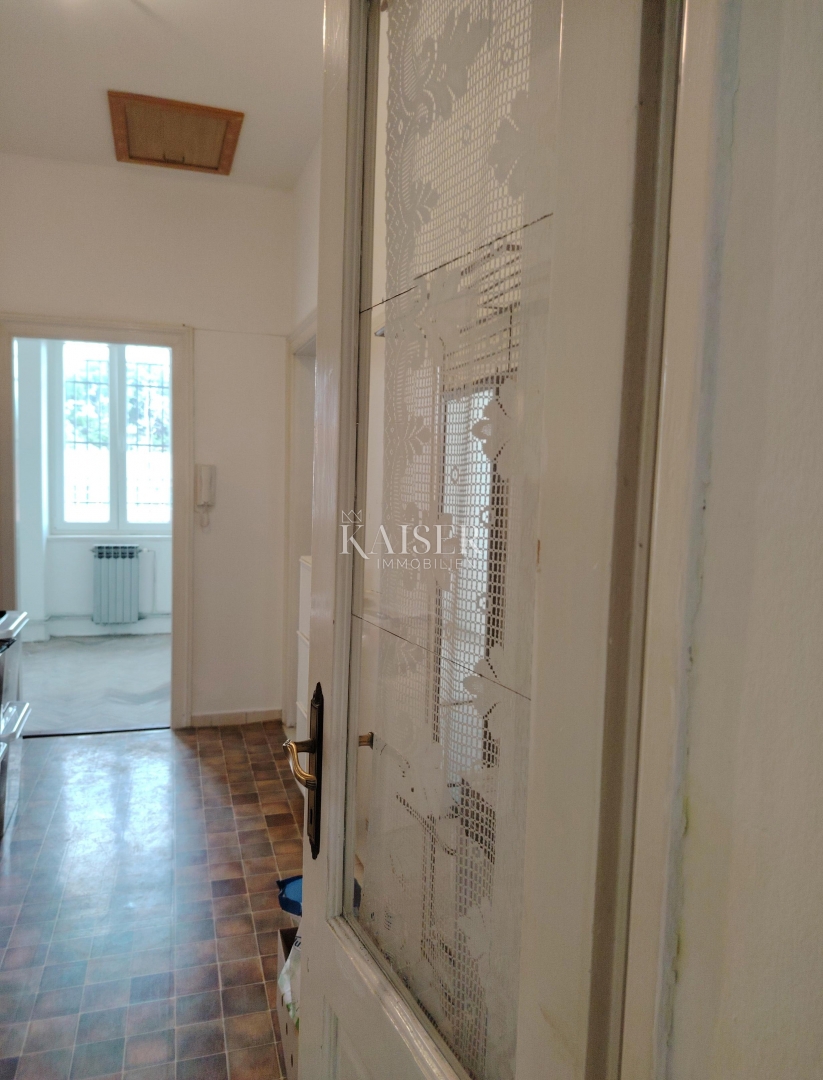 Istria. Pola. Appartamento - appartamento con tre camere da letto 74m2 più mansarda 50m2