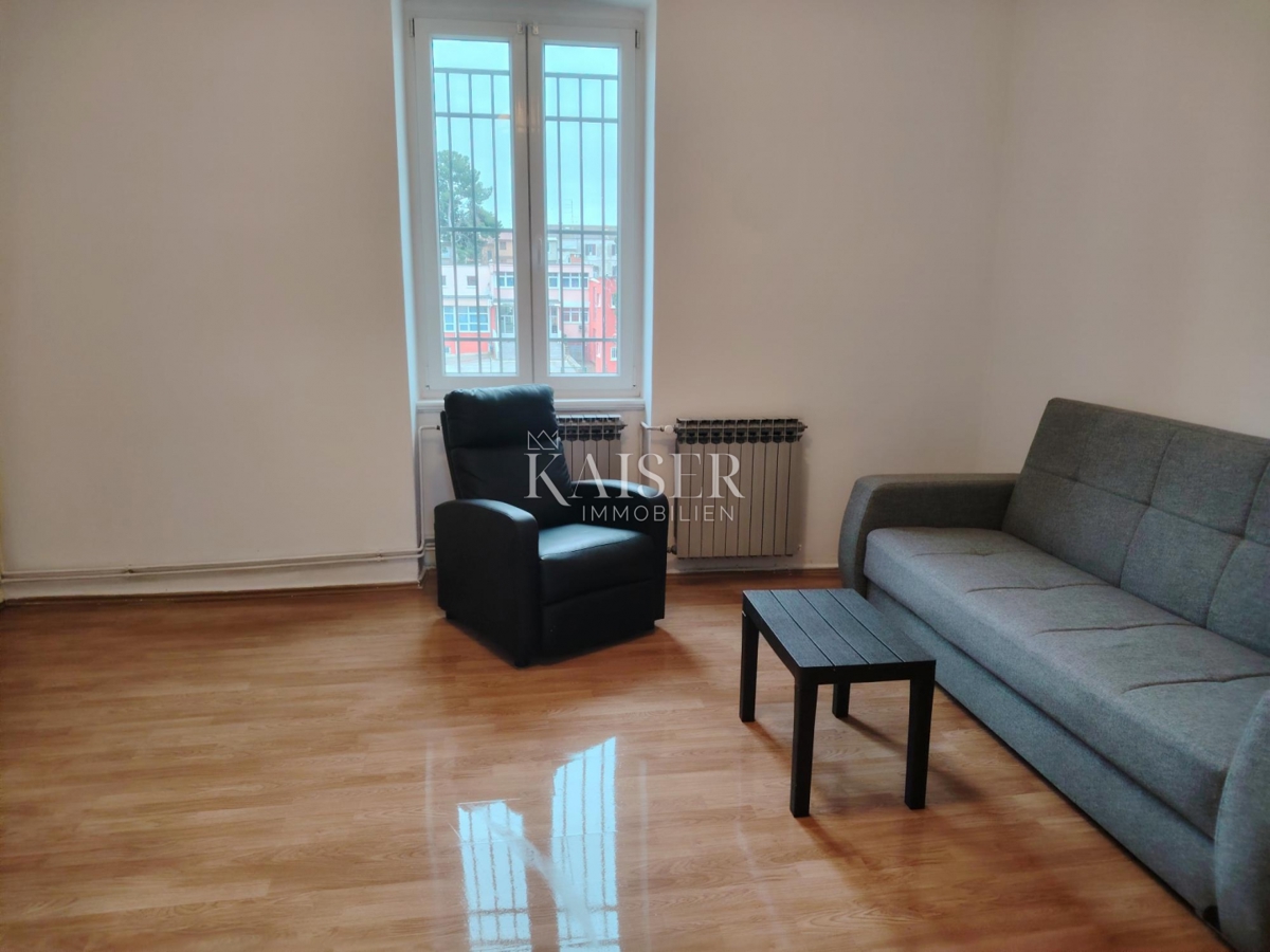 Istria. Pola. Appartamento - appartamento con tre camere da letto 74m2 più mansarda 50m2