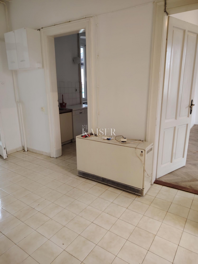 Istria. Pola. Appartamento - appartamento con tre camere da letto 74m2 più mansarda 50m2