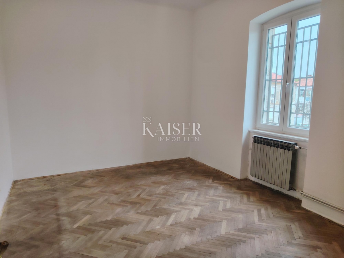 Istria. Pola. Appartamento - appartamento con tre camere da letto 74m2 più mansarda 50m2