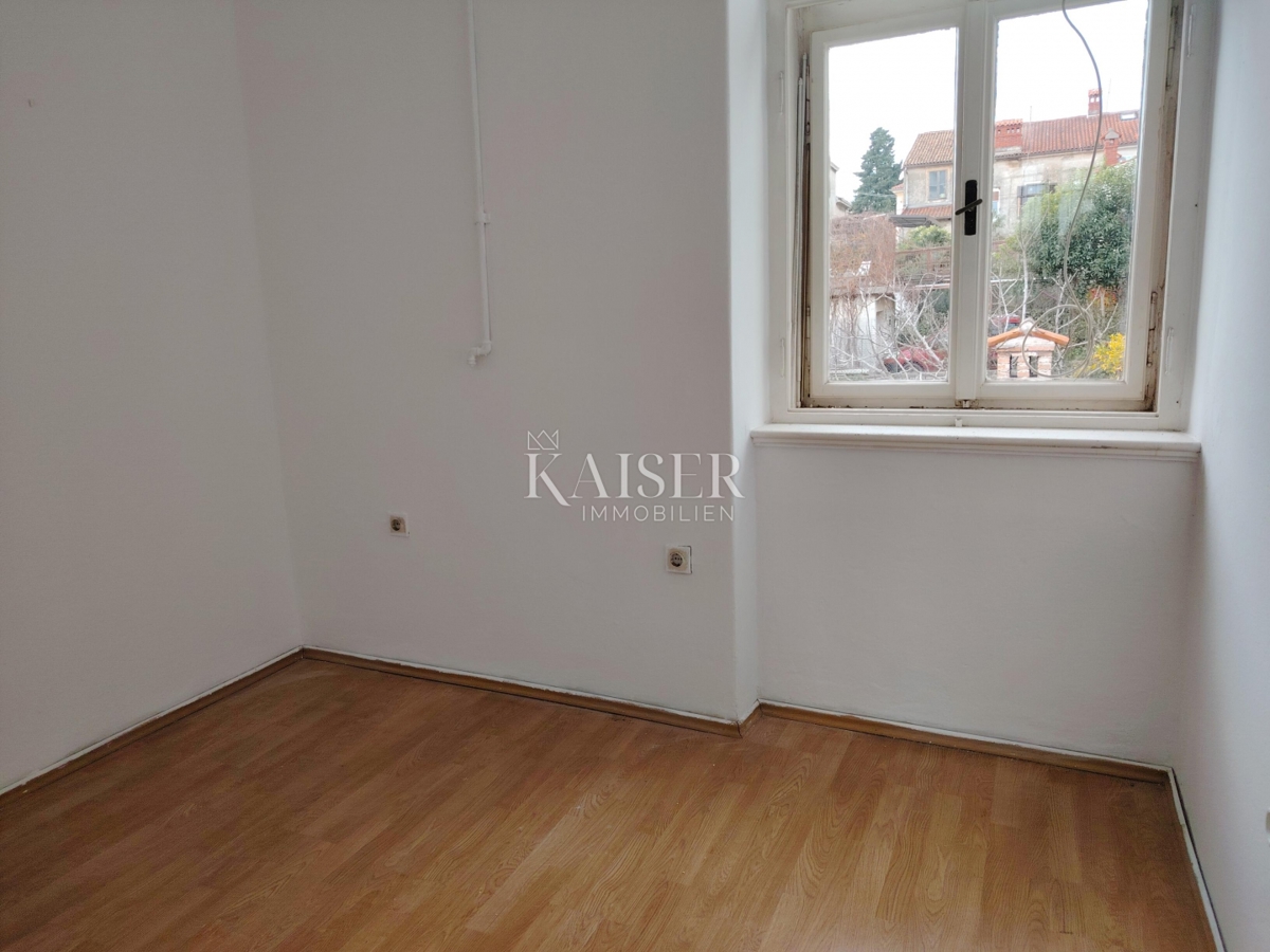 Istria. Pola. Appartamento - appartamento con tre camere da letto 74m2 più mansarda 50m2