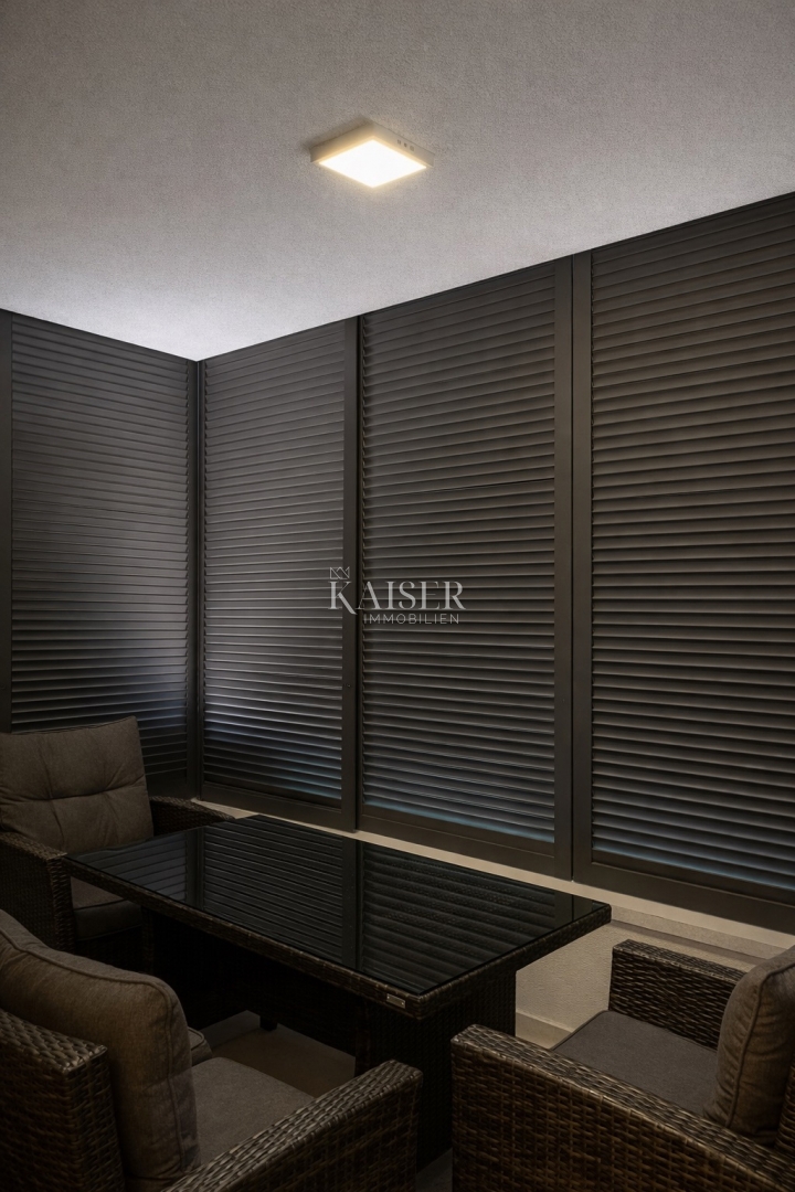 Zara–Borik | Moderno appartamento con tre camere da letto, due balconi e vista mare