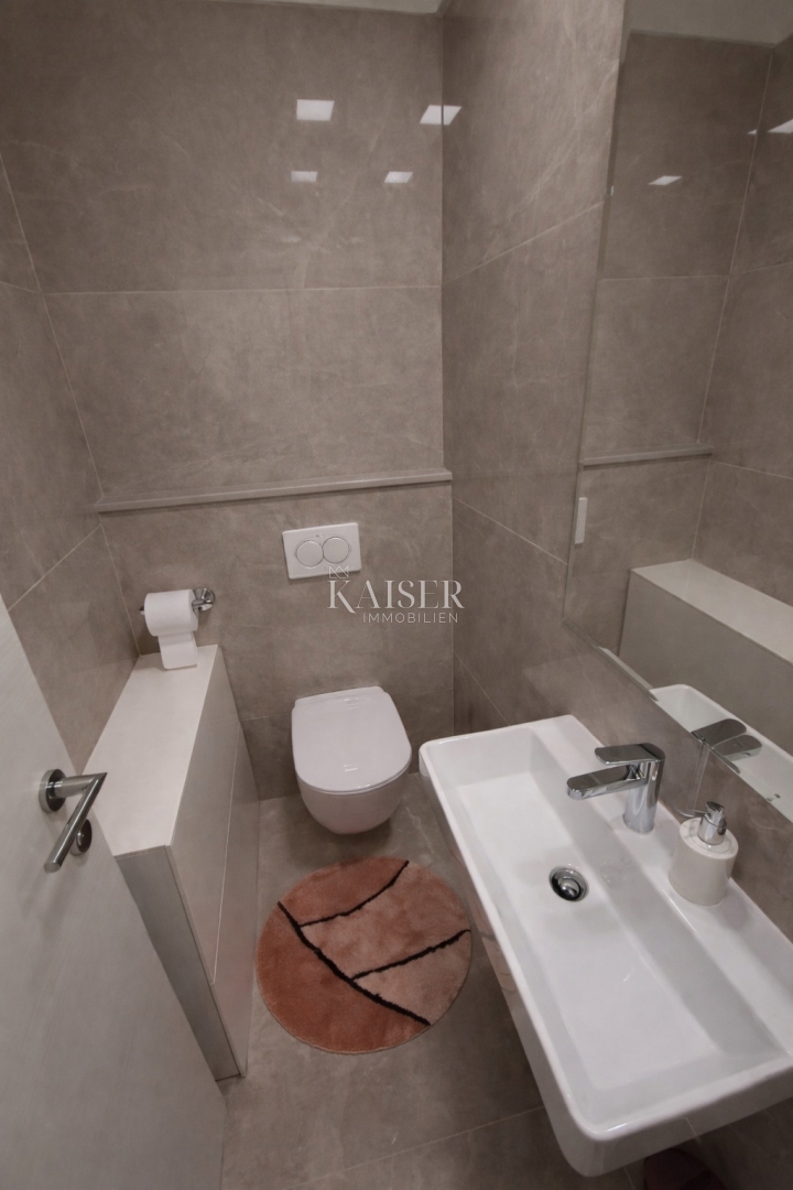 Zara–Borik | Moderno appartamento con tre camere da letto, due balconi e vista mare