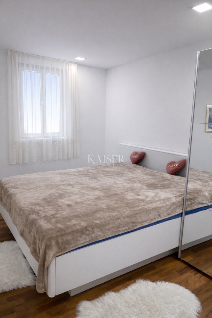 Zara–Borik | Moderno appartamento con tre camere da letto, due balconi e vista mare