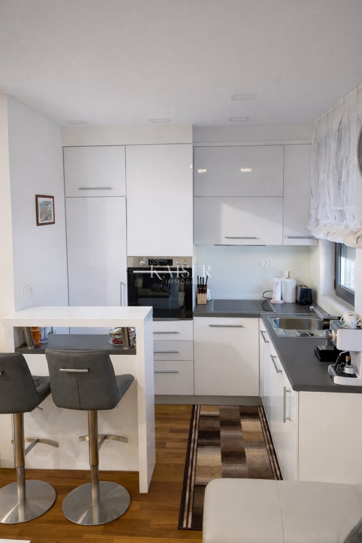 Zara–Borik | Moderno appartamento con tre camere da letto, due balconi e vista mare