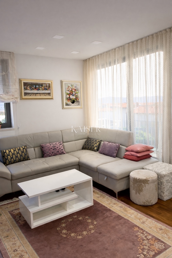 Zara–Borik | Moderno appartamento con tre camere da letto, due balconi e vista mare