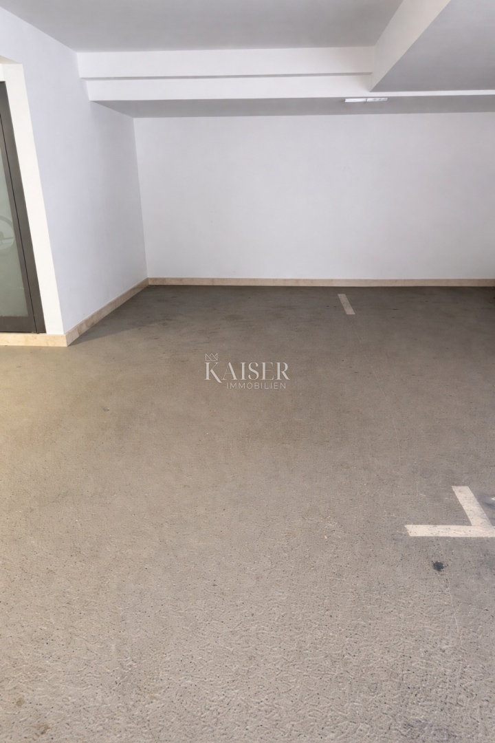 Zara–Borik | Moderno appartamento con tre camere da letto, due balconi e vista mare