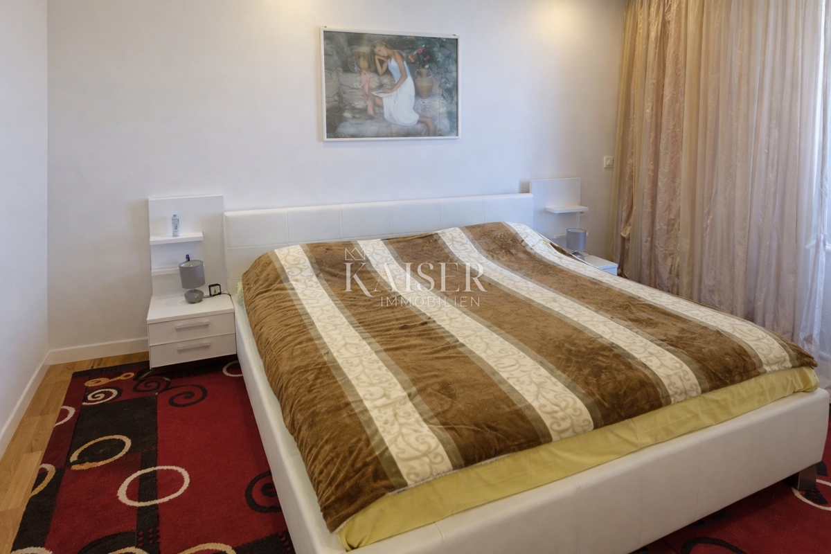 Zara–Borik | Moderno appartamento con tre camere da letto, due balconi e vista mare