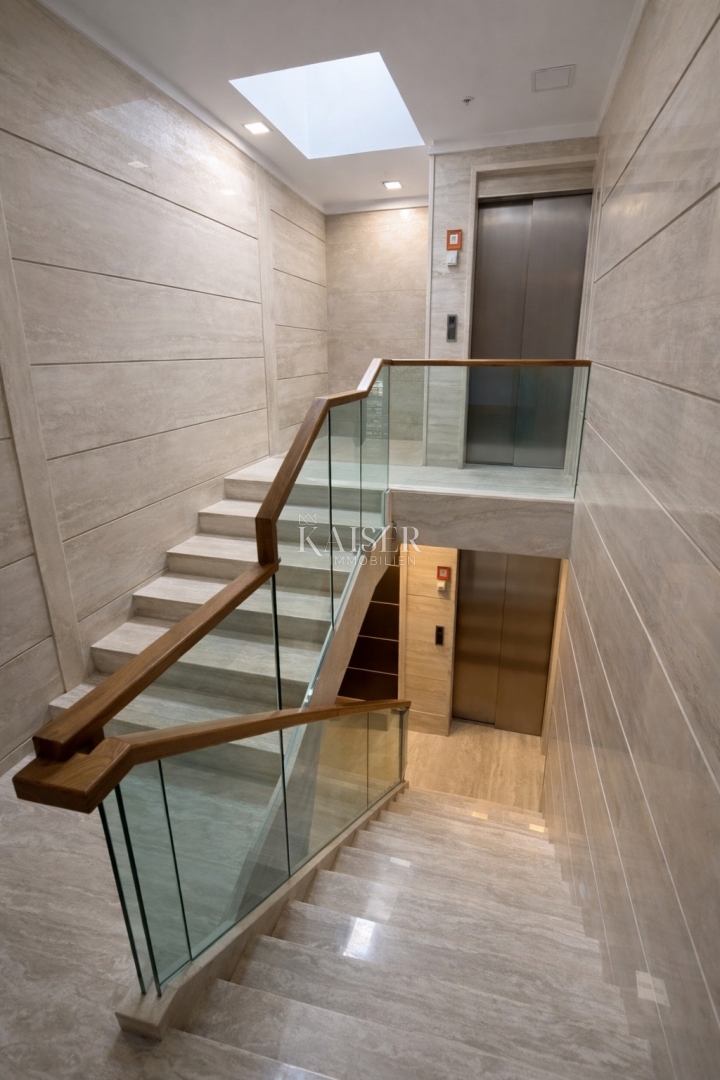 Zara–Borik | Moderno appartamento con tre camere da letto, due balconi e vista mare