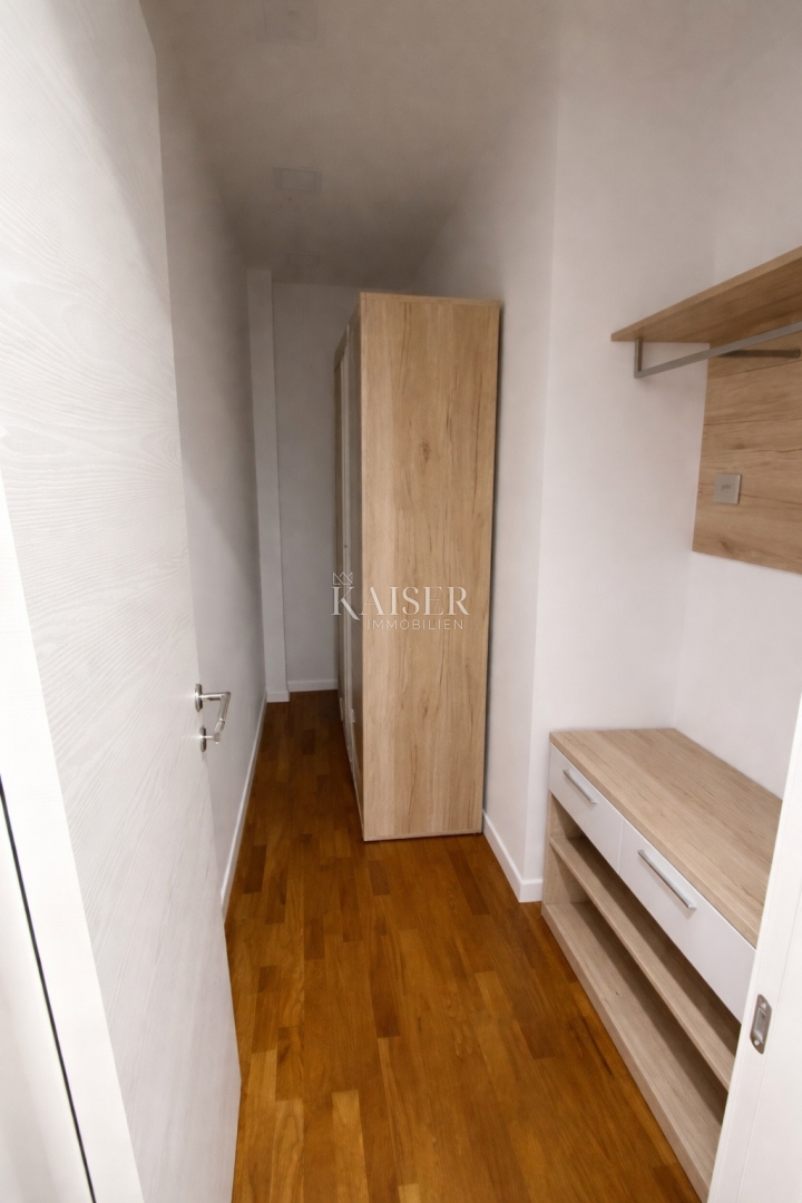 Zara–Borik | Moderno appartamento con tre camere da letto, due balconi e vista mare