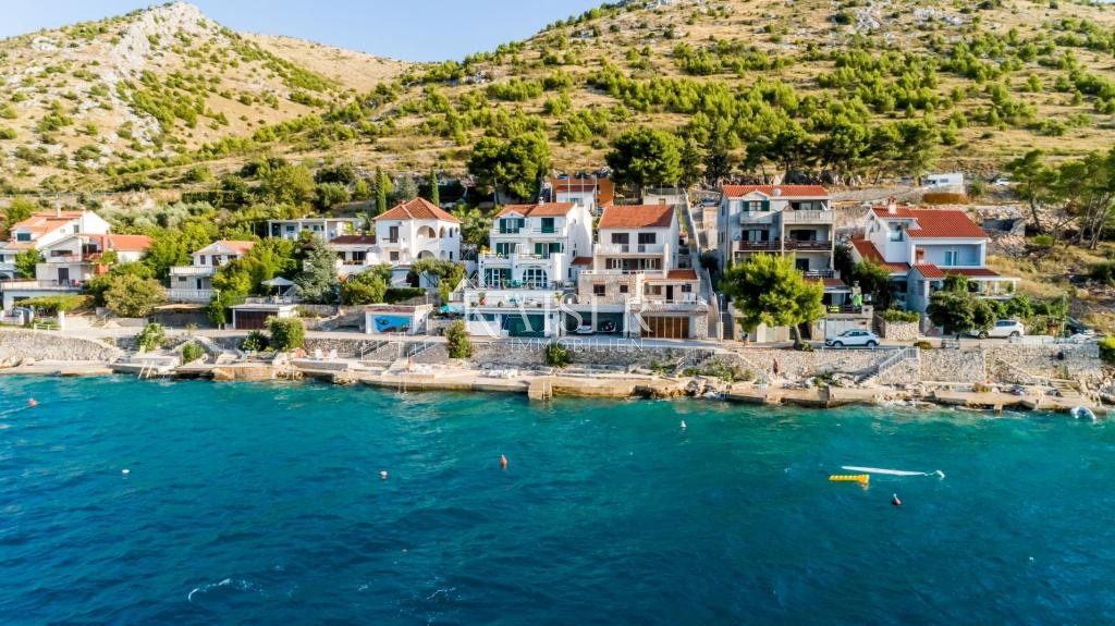 Casa sul mare vicino a Šibenik