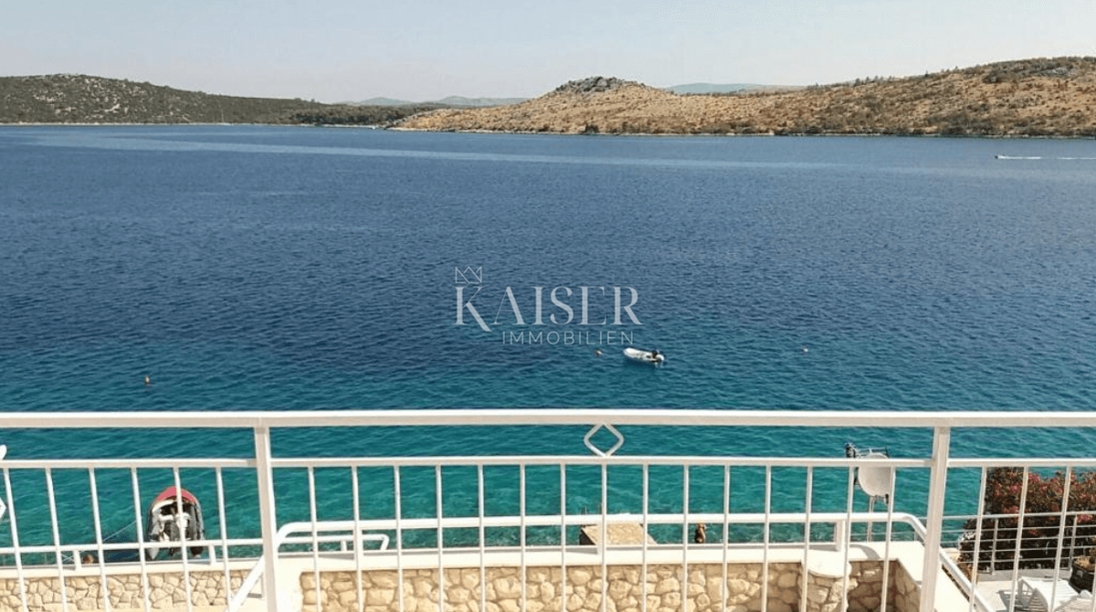 Casa sul mare vicino a Šibenik