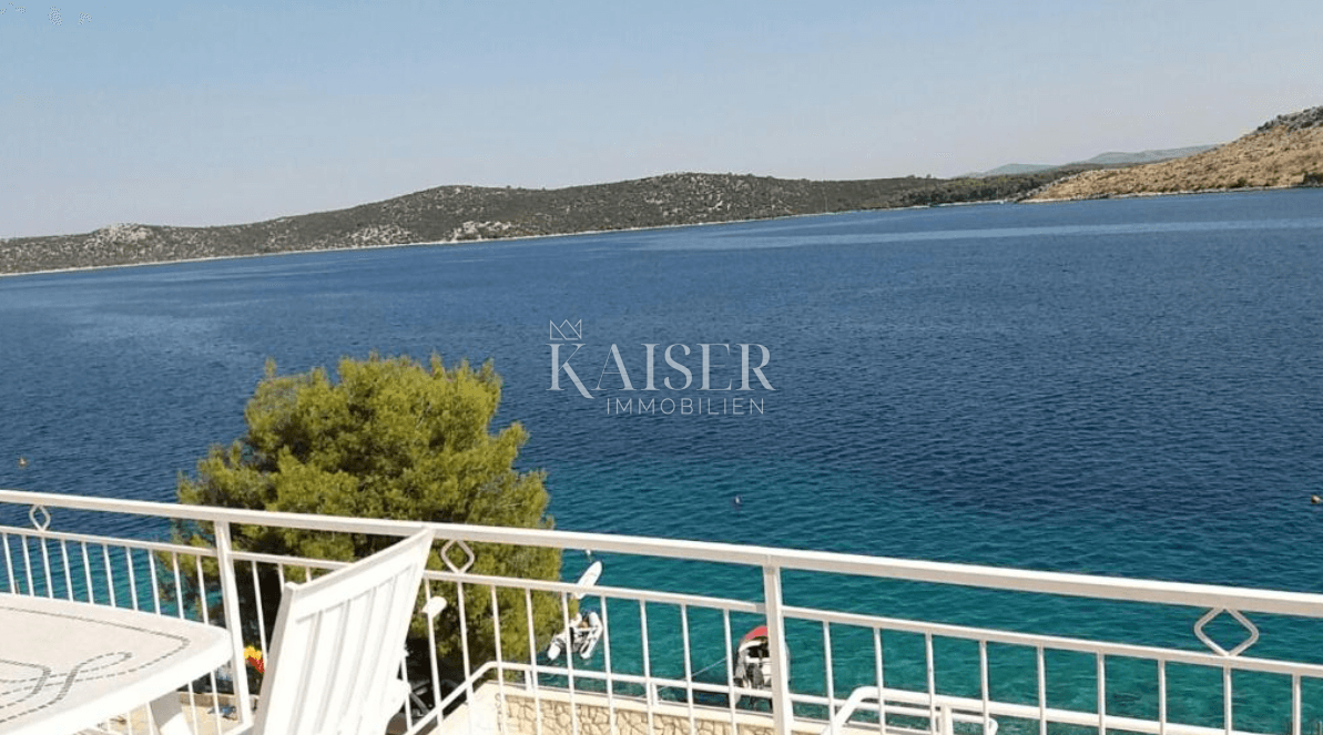 Casa sul mare vicino a Šibenik