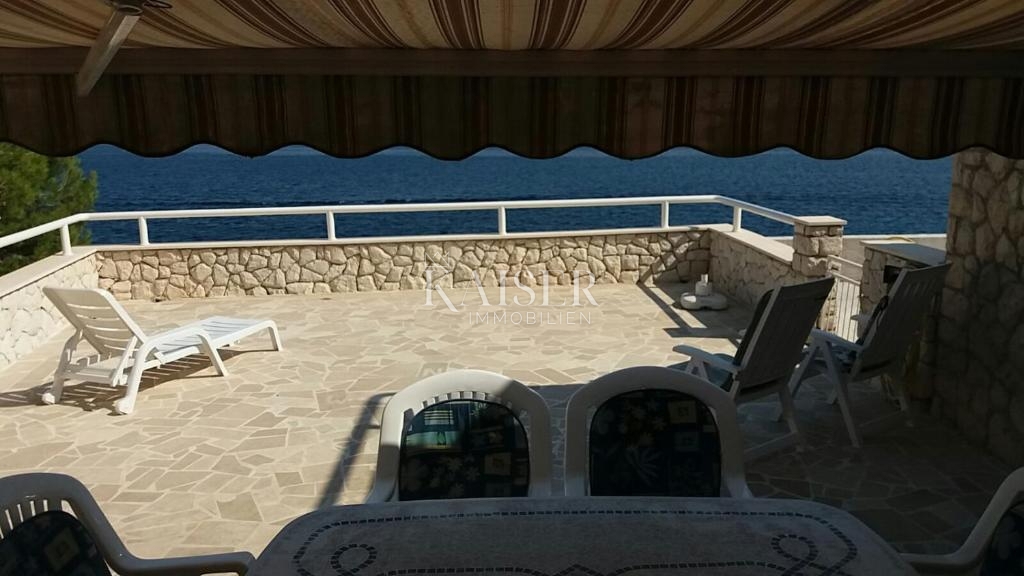 Casa sul mare vicino a Šibenik