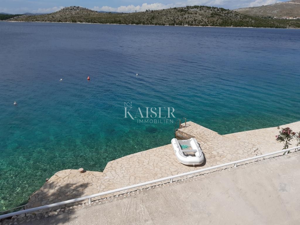 Casa sul mare vicino a Šibenik