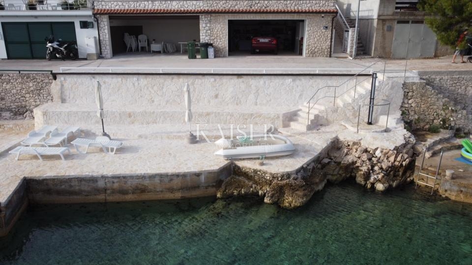 Casa sul mare vicino a Šibenik