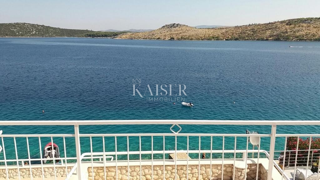 Casa sul mare vicino a Šibenik