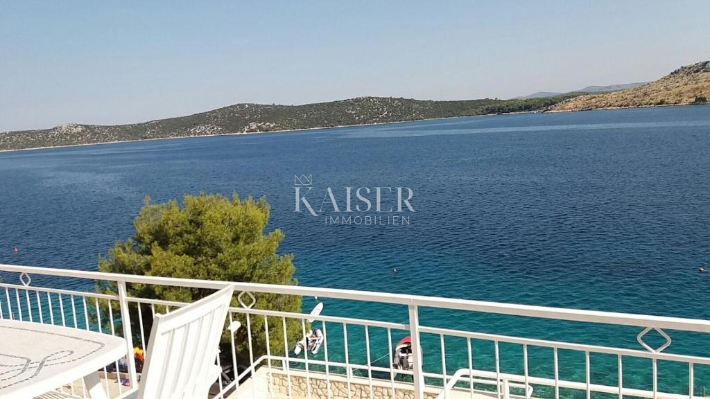 Casa sul mare vicino a Šibenik