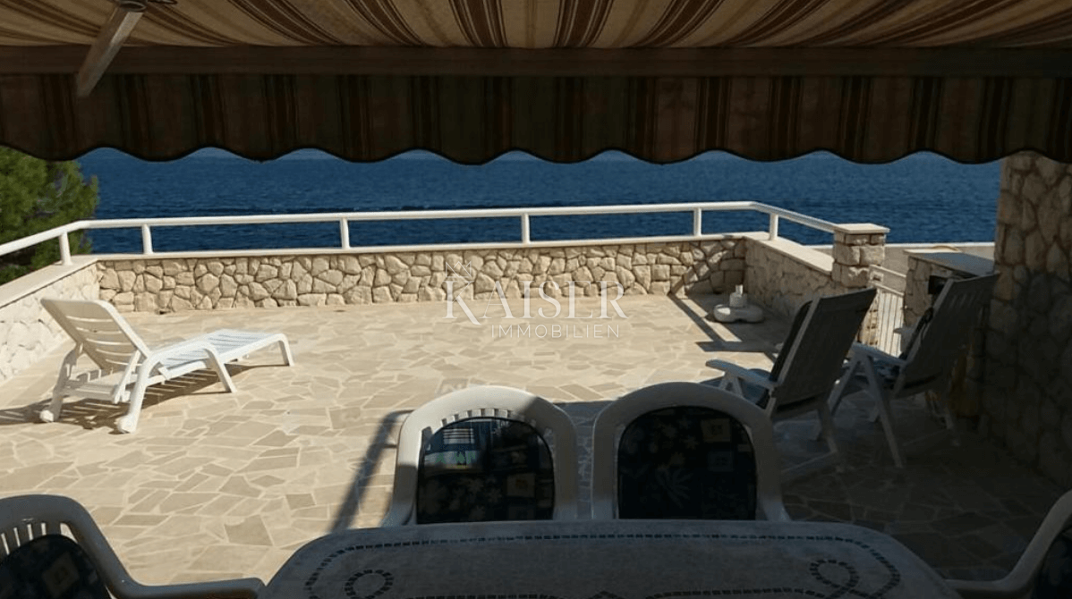 Casa sul mare vicino a Šibenik