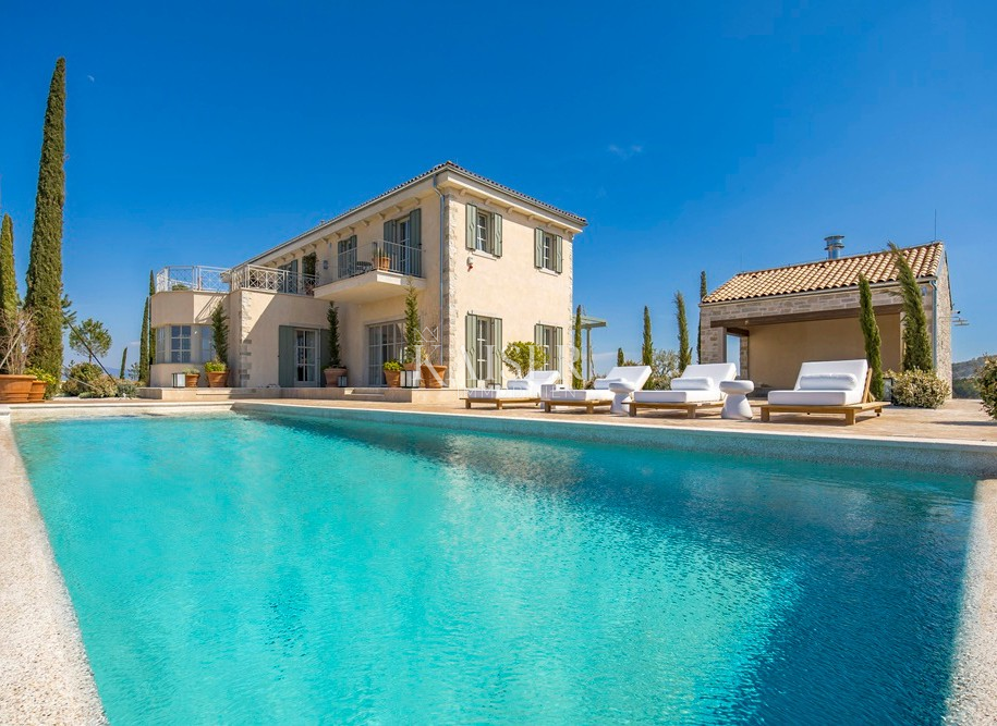 MOTOVUN, ISTRIA, LA VILLA DI LUSSO PIÙ PRESTIGIOSA DELL'ISTRIA