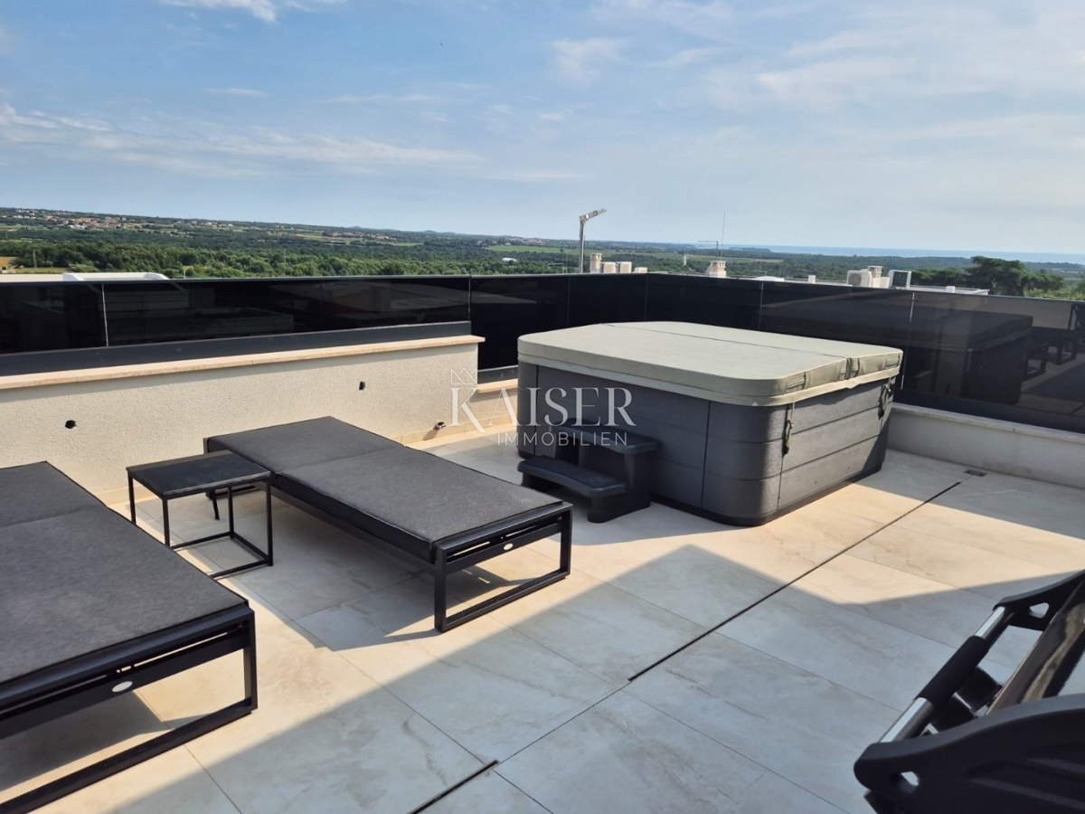 Istria - Parenzo, appartamento di lusso con vista mare e ascensore