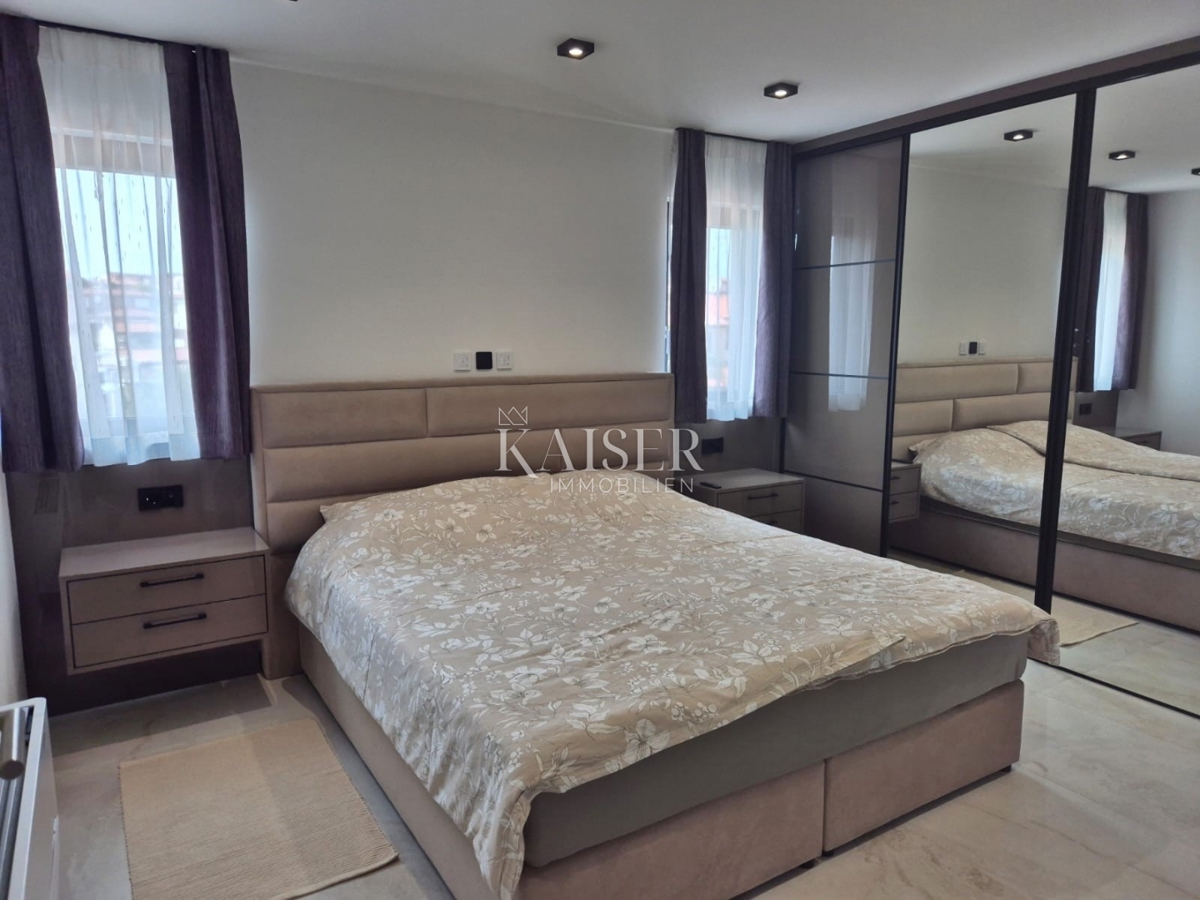Istria - Parenzo, appartamento di lusso con vista mare e ascensore