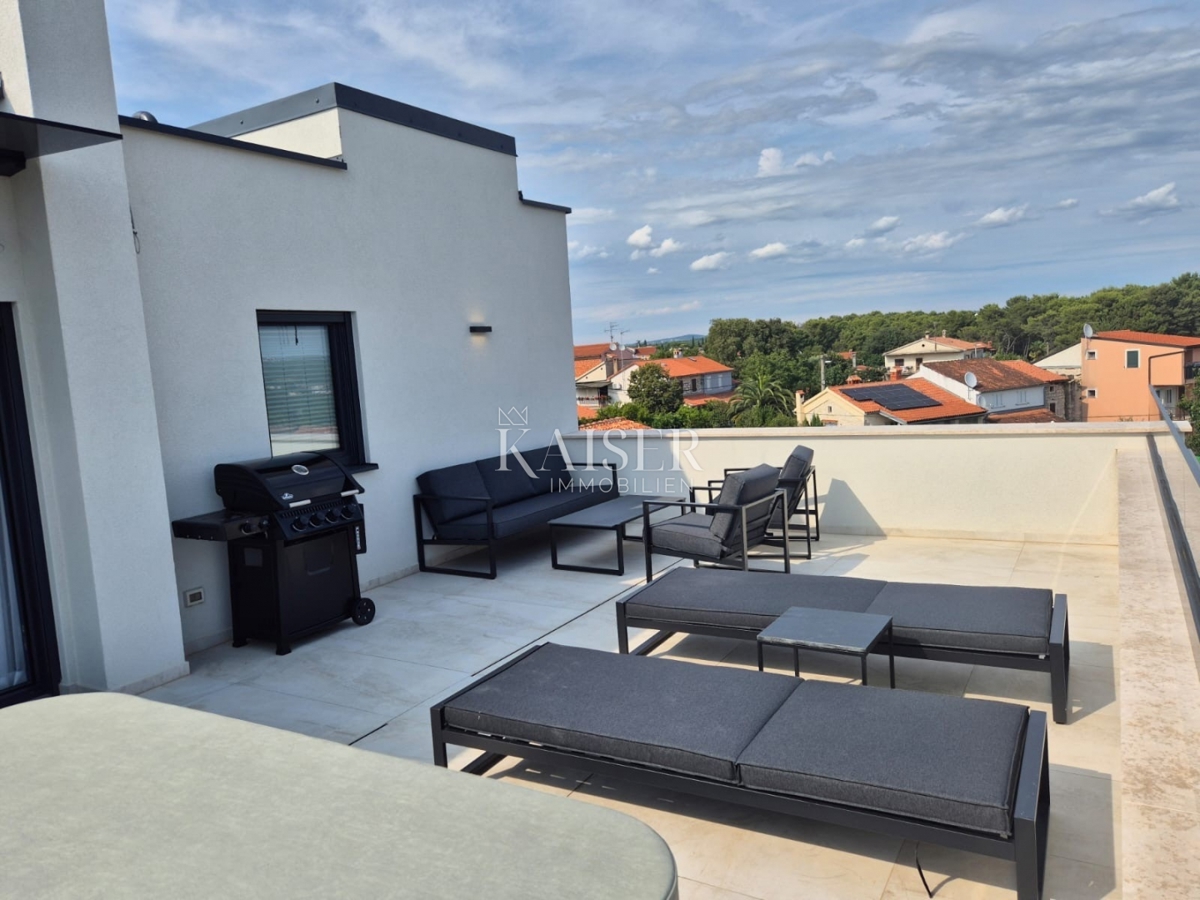 Istria - Parenzo, appartamento di lusso con vista mare e ascensore