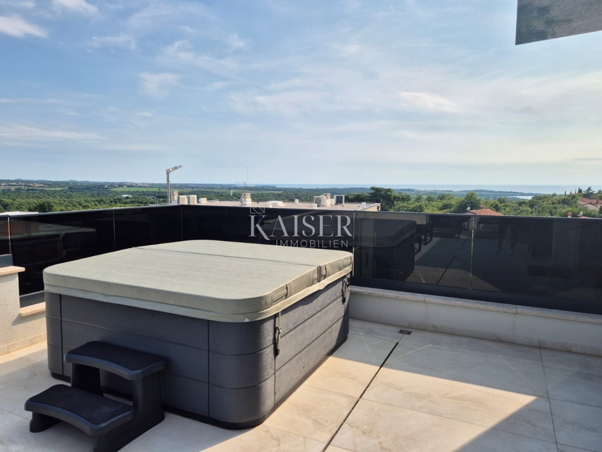 Istria - Parenzo, appartamento di lusso con vista mare e ascensore