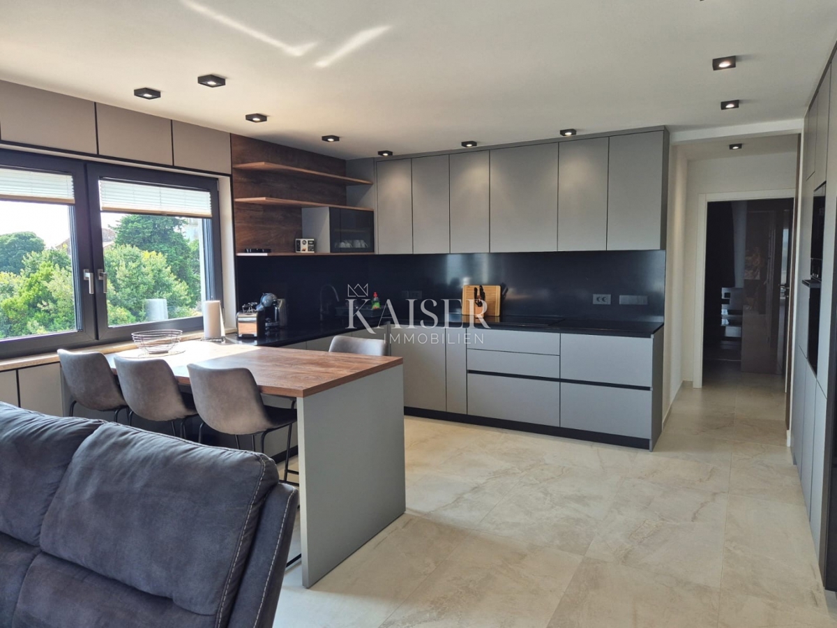 Istria - Parenzo, appartamento di lusso con vista mare e ascensore