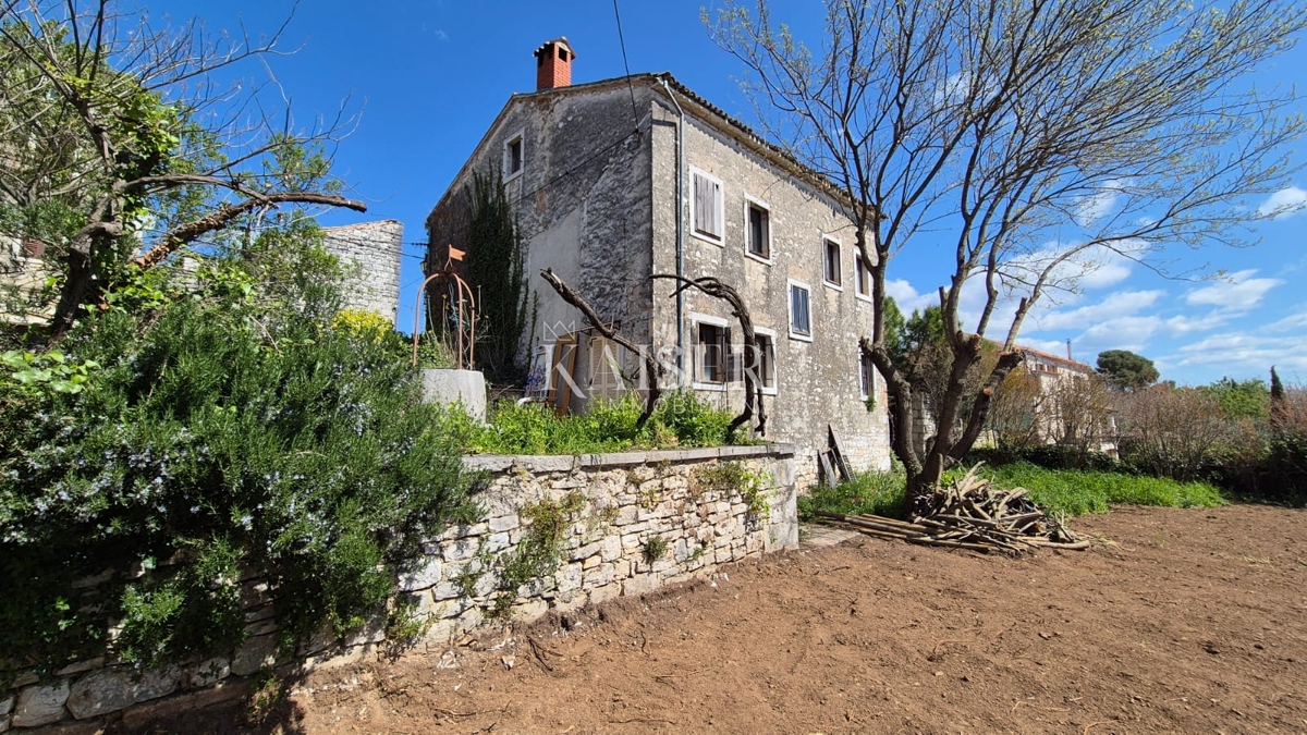 Istria - Lovreč, un'affascinante casa in pietra con vista mare