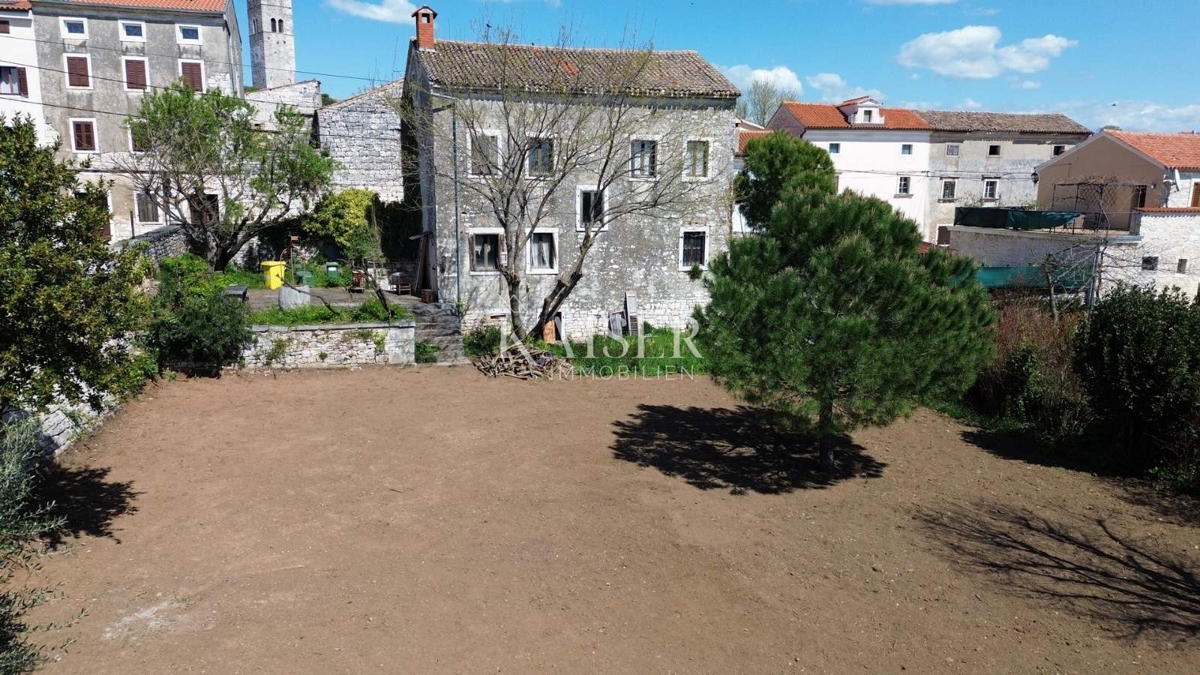 Istria - Lovreč, un'affascinante casa in pietra con vista mare