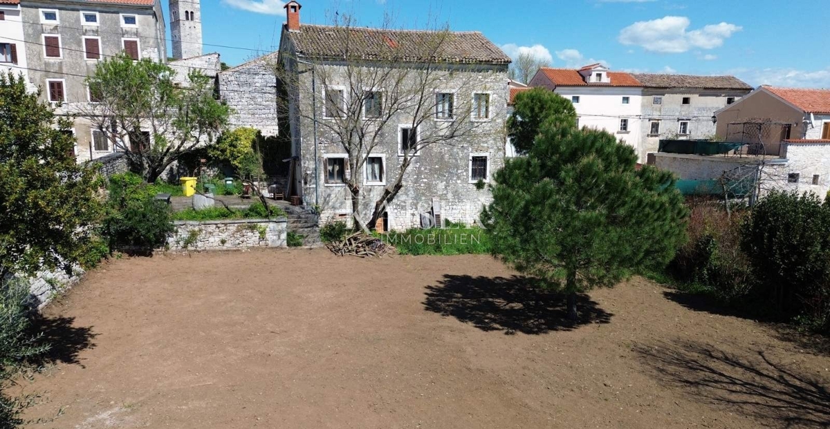 Istria - Lovreč, un'affascinante casa in pietra con vista mare
