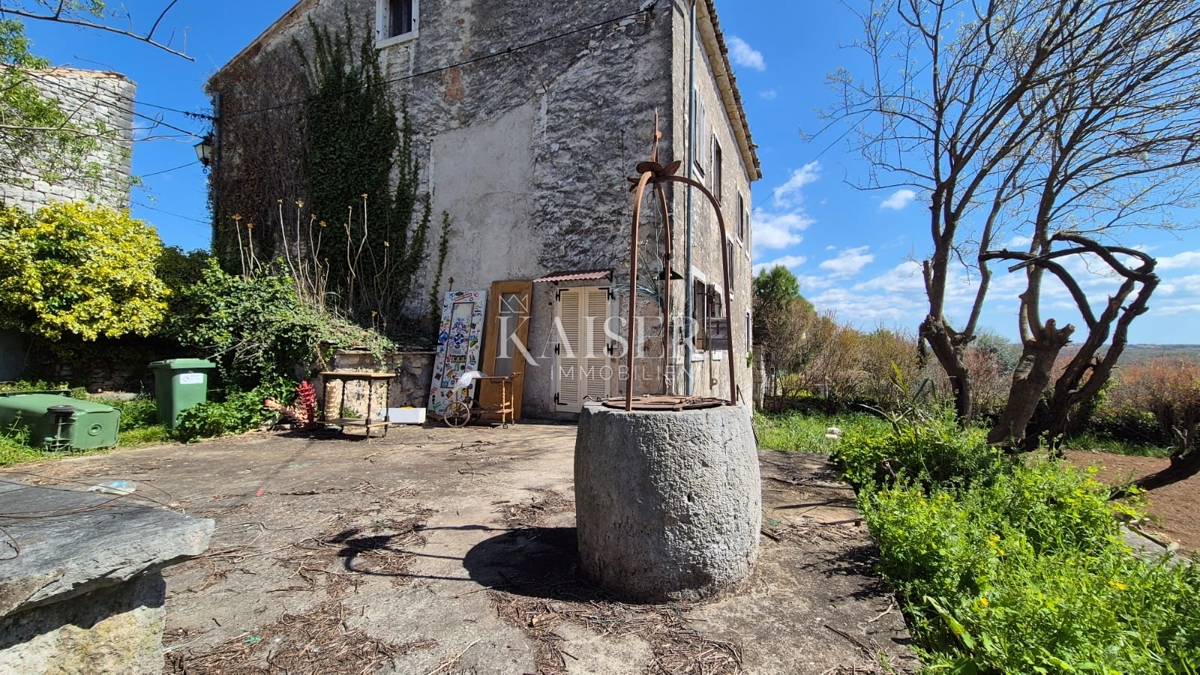Istria - Lovreč, un'affascinante casa in pietra con vista mare