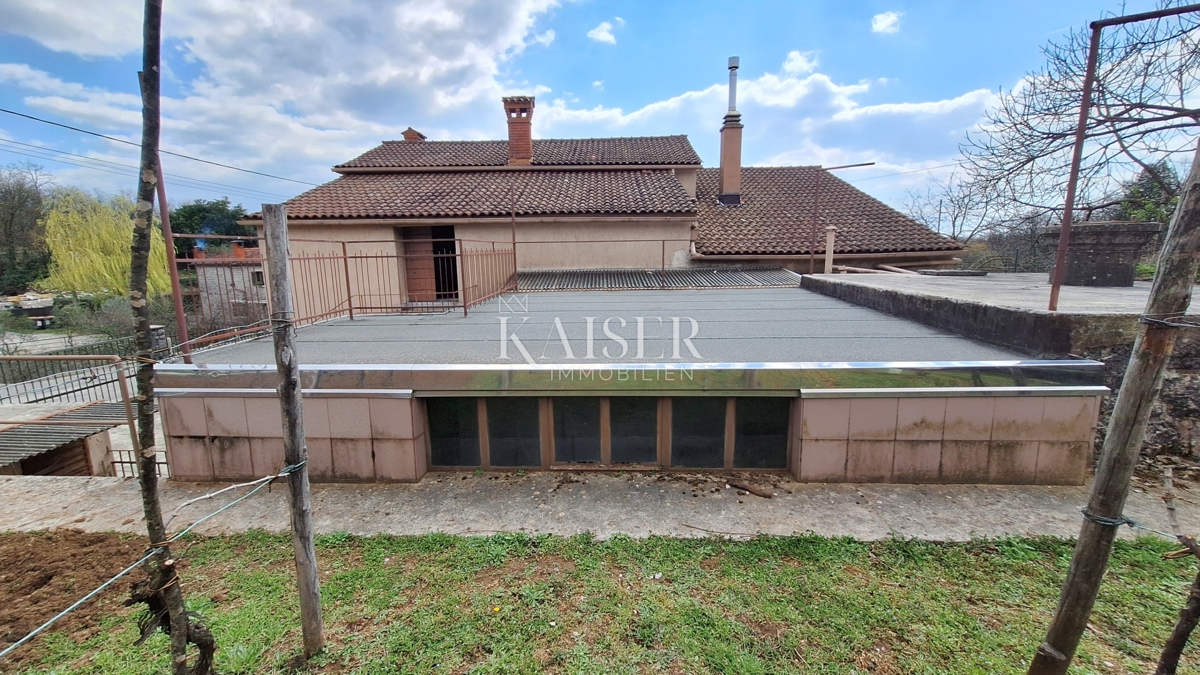 Opatija, Jušići, casa antica con ampio terreno