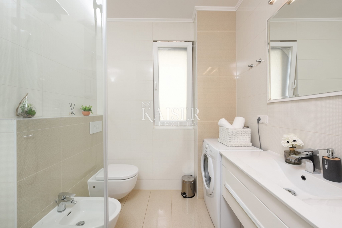 Zara - Appartamento esclusivo di 130 m² con vista panoramica sul mare, a 150 m dalla spiaggia.