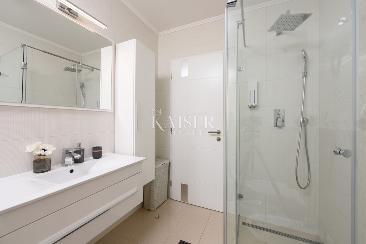 Zara - Appartamento esclusivo di 130 m² con vista panoramica sul mare, a 150 m dalla spiaggia.