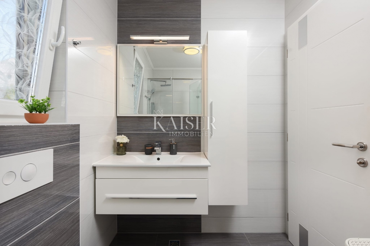 Zara - Appartamento esclusivo di 130 m² con vista panoramica sul mare, a 150 m dalla spiaggia.