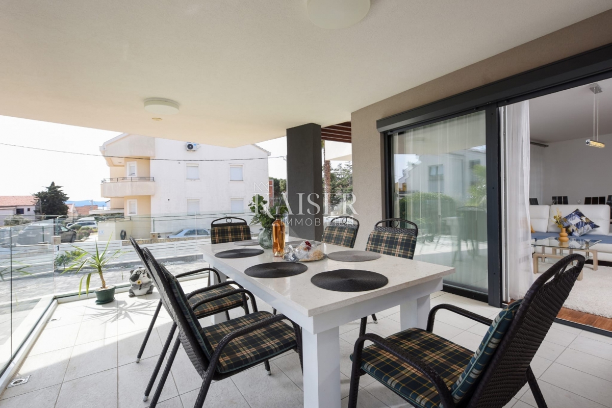 Zara - Appartamento esclusivo di 130 m² con vista panoramica sul mare, a 150 m dalla spiaggia.