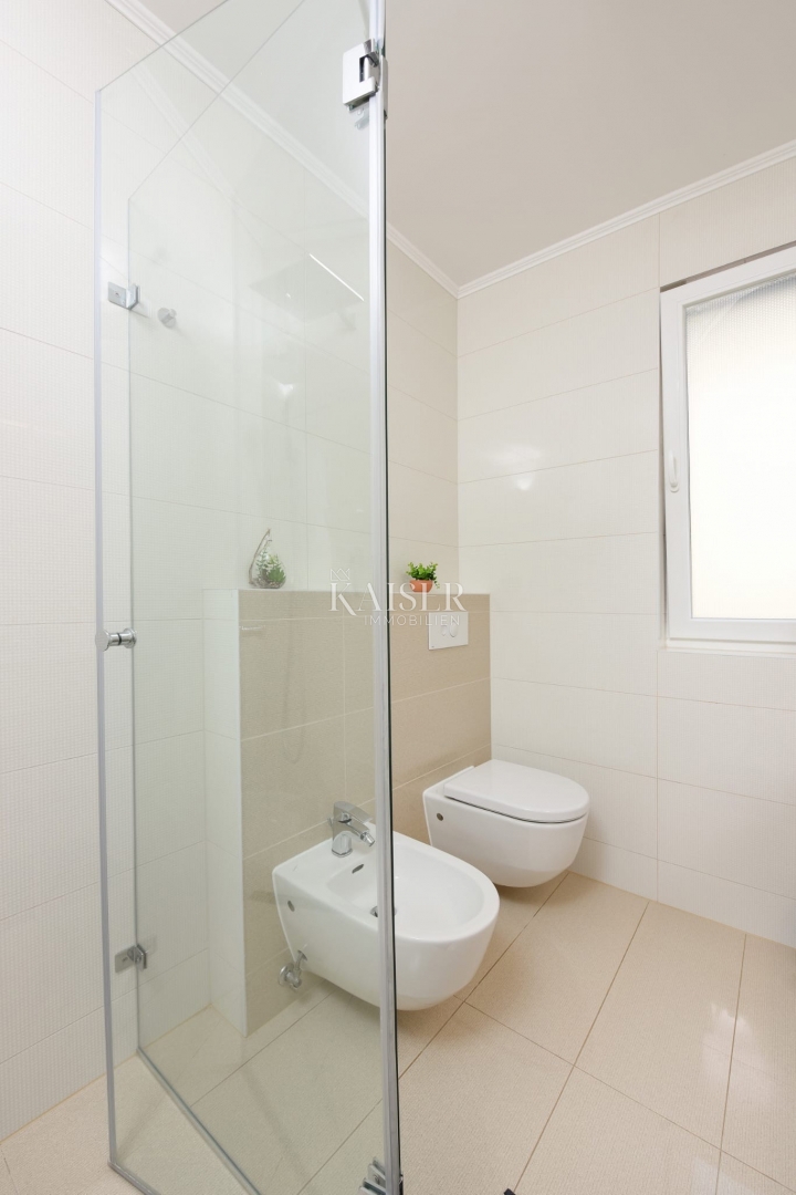 Zara - Appartamento esclusivo di 130 m² con vista panoramica sul mare, a 150 m dalla spiaggia.