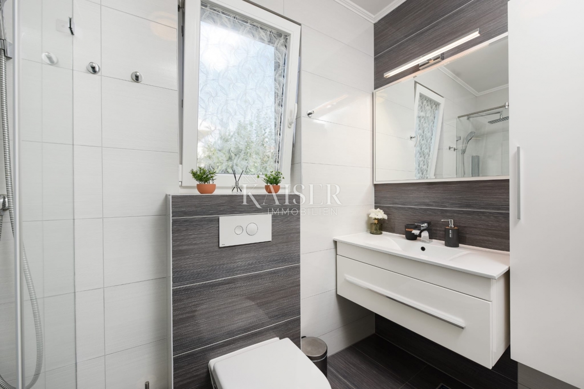 Zara - Appartamento esclusivo di 130 m² con vista panoramica sul mare, a 150 m dalla spiaggia.