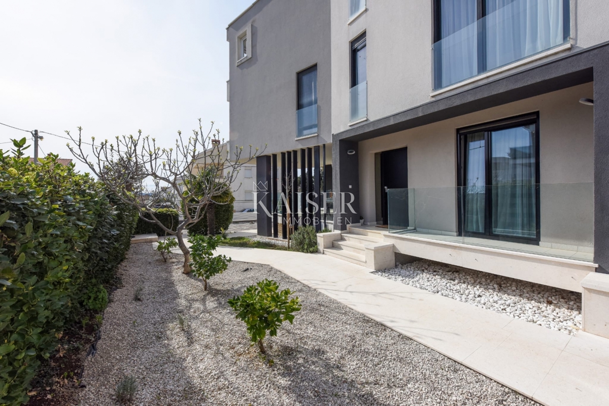 Zara - Appartamento esclusivo di 130 m² con vista panoramica sul mare, a 150 m dalla spiaggia.