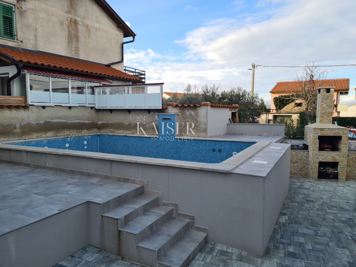 Isola di Krk, Polje - casa in pietra adattata con piscina