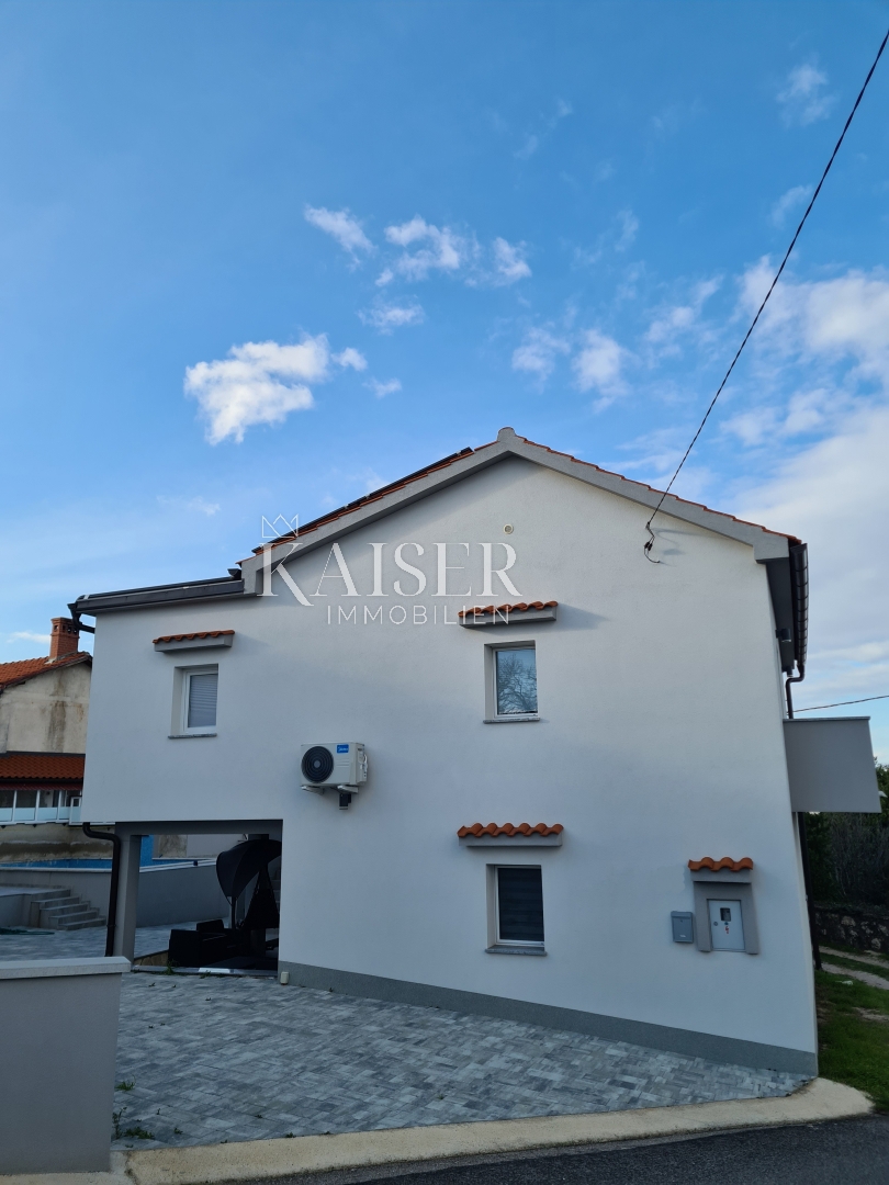 Isola di Krk, Polje - casa in pietra adattata con piscina