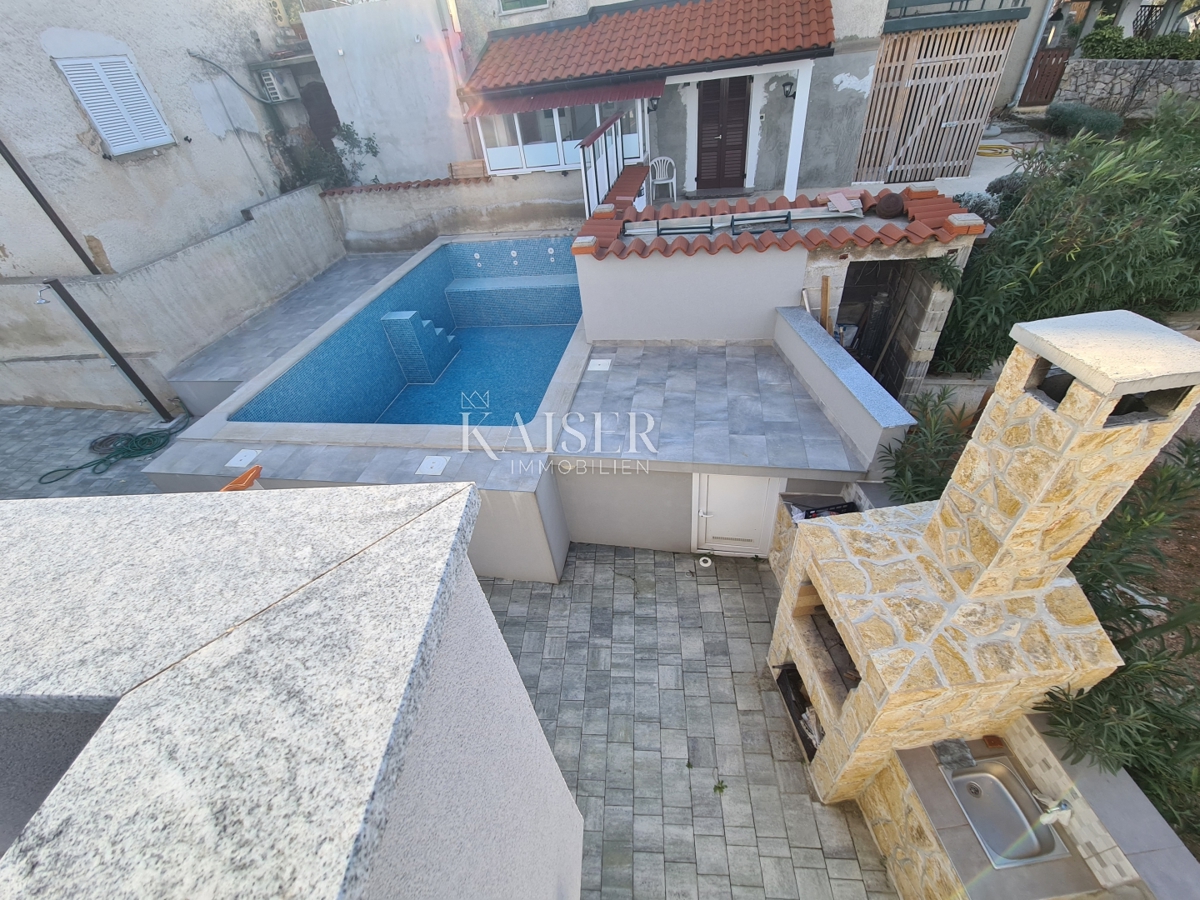 Isola di Krk, Polje - casa in pietra adattata con piscina