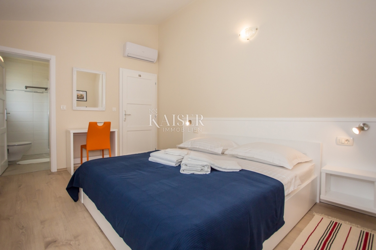 Istra-Kaštelir, villa con piscina, vista mare 2