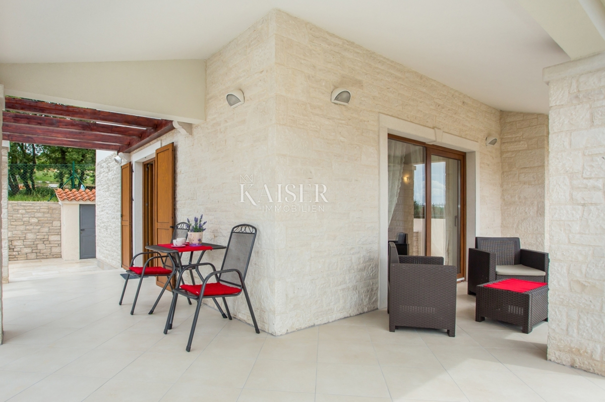 Istra-Kaštelir, villa con piscina, vista mare 2