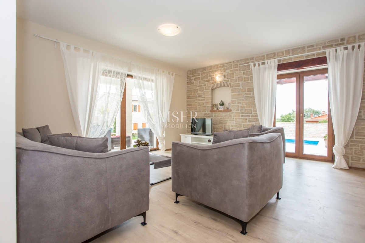Istra-Kaštelir, villa con piscina, vista mare 2