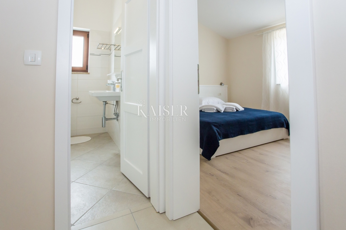 Istra-Kaštelir, villa con piscina, vista mare 2