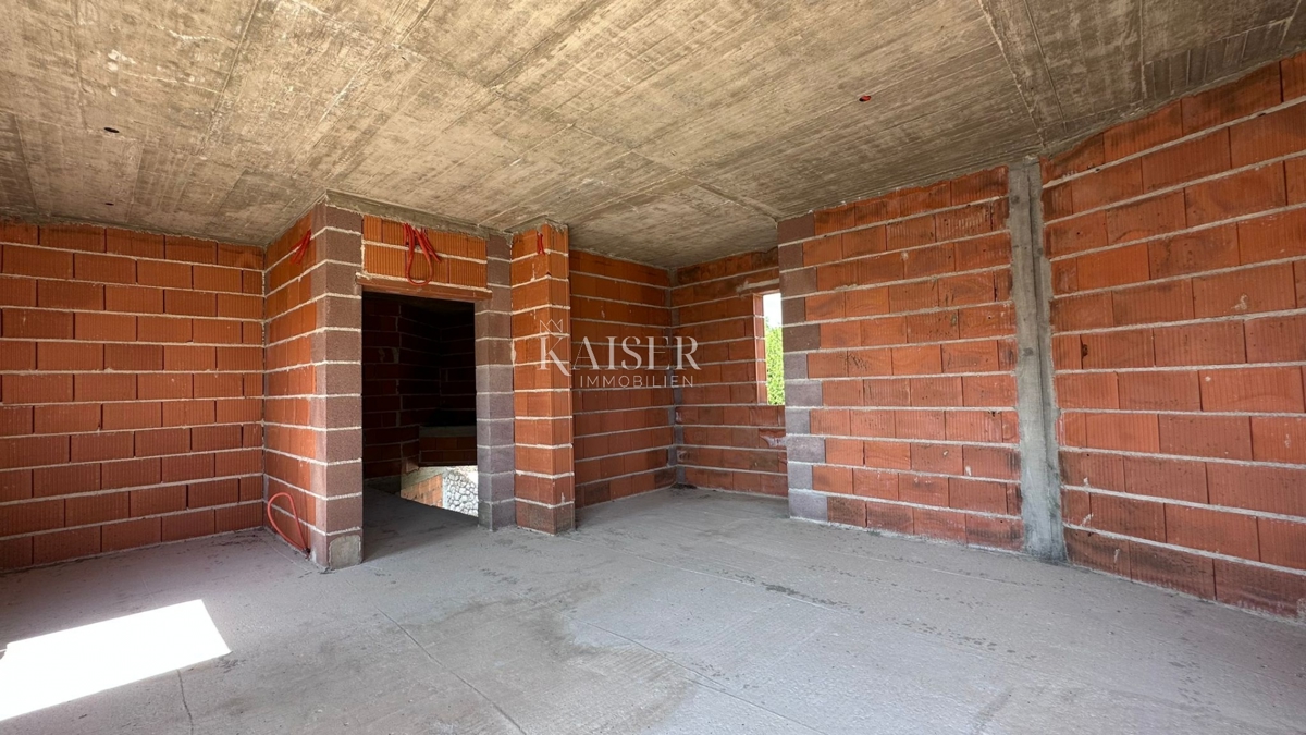 L'isola di Krk, Krk - una casa in fase Rohbau con vista sul mare